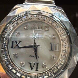 Elegant Silver Quartz Watch